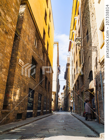 Florence cobblestone streets Florence cobblestone streets 107338814