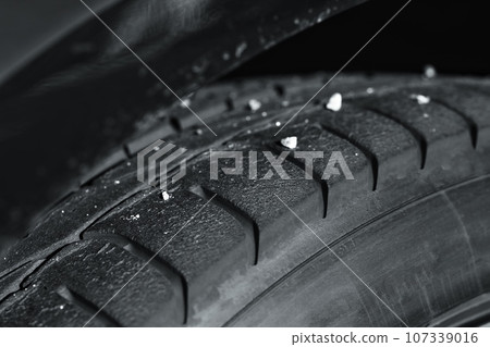 worn tires worn tires 107339016