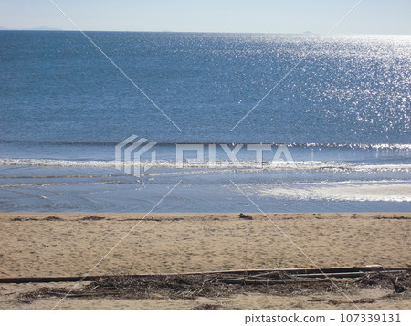 Beach scenery 107339131