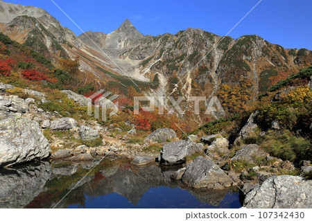 Tengu Pond and Kagamiyari with autumn leaves overlooking Mt.Yarigatake 107342430