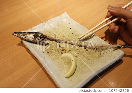 鹽烤秋刀魚我都吃了。 鹽烤秋刀魚我都吃了。 107342866