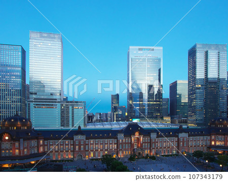 [Chiyoda Ward/Chuo Ward, Tokyo] Evening view of Tokyo Station to Yaesu/Kyobashi cityscape (July 2023) 107343179