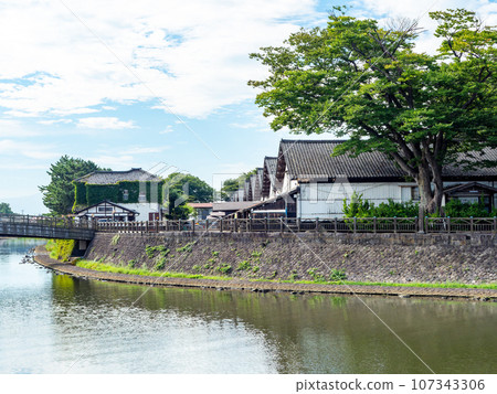 夏季遊覽時可以看到河對岸坂田市美麗的三共倉庫歷史建築 107343306