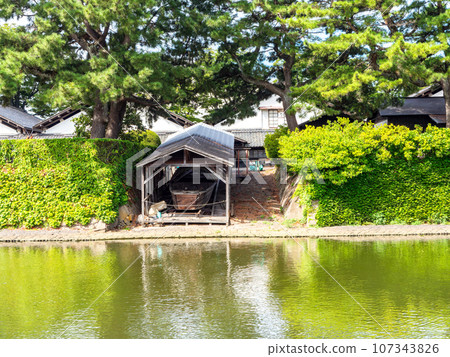 夏季遊覽時可以看到河對岸坂田市美麗的三共倉庫歷史建築 107343826