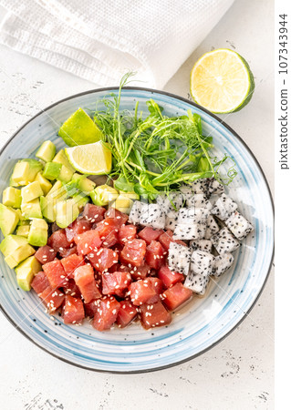 Hawaiian tuna poke 107343944