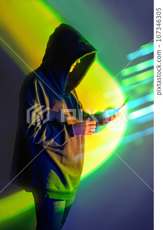 Protection of personal data on a mobile device.  107346305