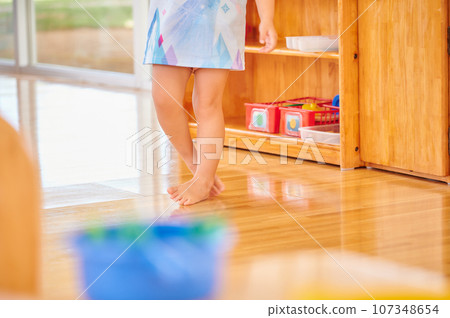 幼兒玩玩具 保育 保育支援設施 107348654
