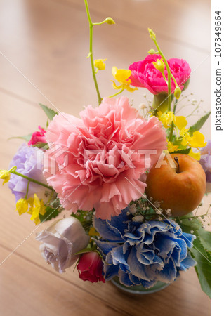 粉紅色花束 慶祝母親節 生日 康乃馨 107349664