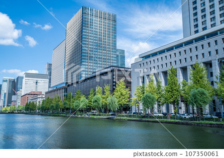 Scenery of the office district seen from the Imperial Gardens 107350061