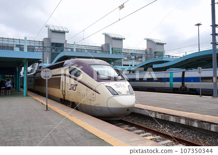 [Korea Mokpo City] SRT vehicles stopping at Mokpo Station 107350344