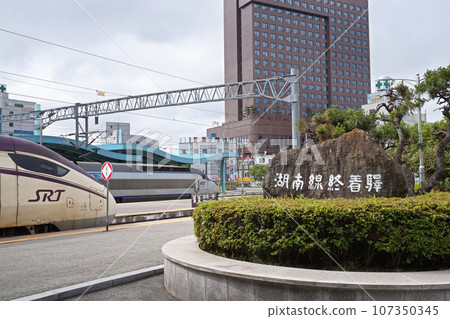[Korea Mokpo City] Monument and train at Honam Line terminal station 107350345