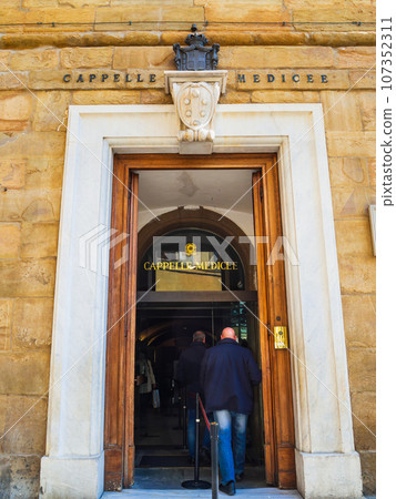 Florence Medici Chapel entrance Florence Medici Chapel entrance 107352311