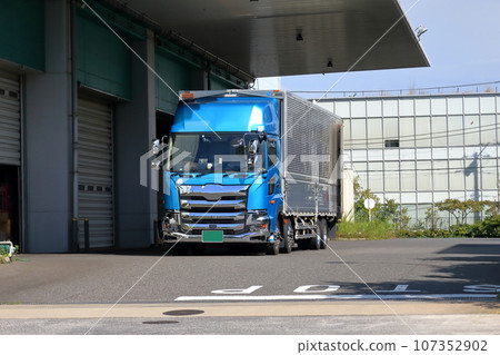 物流卡車 107352902