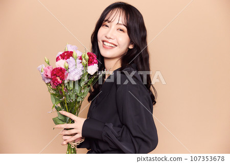 Autumn clothes fashion woman portrait 107353678