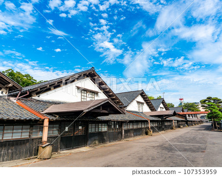 夏天我參觀了坂田市美麗的三共倉庫，一棟歷史悠久的建築。 107353959
