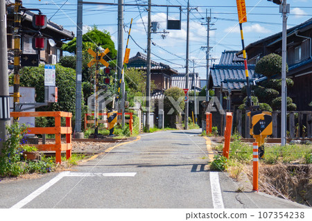 railroad crossing and row of houses 107354238