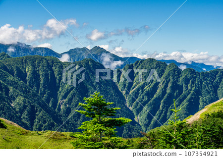 Climb Mt. Shiomidake, Japan's 100 Famous Mountains in Nagano Prefecture: Mt. Osawadake and Mt. Nakamori Maruyama 107354921