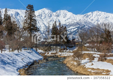 冬天的白馬:大出公園和白馬三山被白雪覆蓋 冬天的白馬:大出公園和白馬三山被白雪覆蓋 107356322