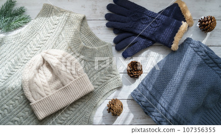Preparing and cleaning up winter clothes | Image of changing clothes, recycling, and unnecessary items 107356355