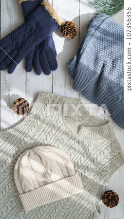 Preparing and cleaning up winter clothes | Image of changing clothes, recycling, and unnecessary items Preparing and cleaning up winter clothes | Image of changing clothes, recycling, and unnecessary items 107356356