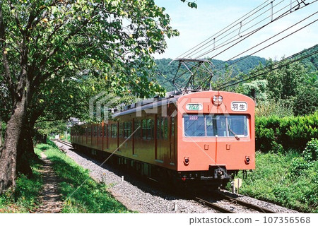 Chichibu Railway 1000 series traveling on the Chichibu Main Line towards Hanyu Chichibu Railway 1000 series traveling on the Chichibu Main Line towards Hanyu 107356568