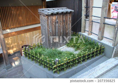 Japanese-style fire hydrant, bamboo lattice fence, Ryunohige 107356825