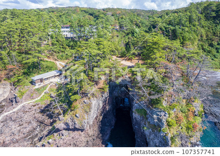 Drone photography | Image of Ganmon of Noto Kongo, a tourist attraction with strangely shaped rocks on a cliff | Shiga Town, Hakui District, Ishikawa Prefecture Drone photography | Image of Ganmon of Noto Kongo, a tourist attraction with strangely shaped rocks on a cliff | Shiga Town, Hakui District, Ishikawa Prefecture 107357741