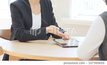 商務面對面銷售FP手頭 107360608