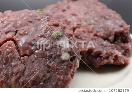 moldy ohagi 107362579