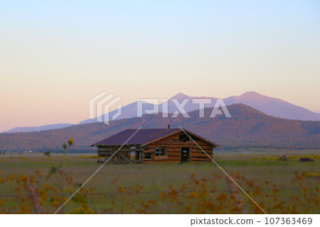 An old abandoned house overlooking the mountains in Arizona. An old abandoned house overlooking the mountains in Arizona. 107363469