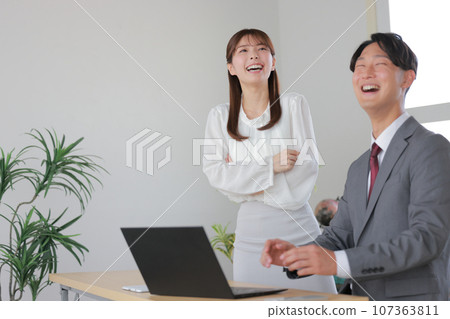 一位女性經理指責部屬不聽從指示 1 107363811