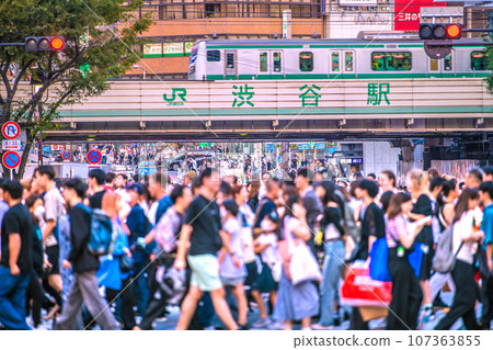 日本九月的東京城市景觀。全國/47個都道府縣/減少↓。華麗...繁華的澀谷站。沒有感染,沒有爆發感染。 日本九月的東京城市景觀。全國/47個都道府縣/減少↓。華麗...繁華的澀谷站。沒有感染,沒有爆發感染。 107363855