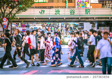 日本九月的東京城市景觀。全國/47個都道府縣/減少↓。華麗...繁華的澀谷站。沒有感染,沒有爆發感染。 日本九月的東京城市景觀。全國/47個都道府縣/減少↓。華麗...繁華的澀谷站。沒有感染,沒有爆發感染。 107363856