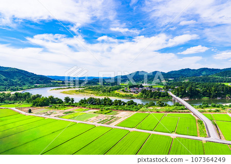 Kawaguchi Ushigashima's Shinano River (Chikuma River), Ushigashima Ohashi Bridge, and rural scenery [Scenery of Niigata Prefecture] 107364249