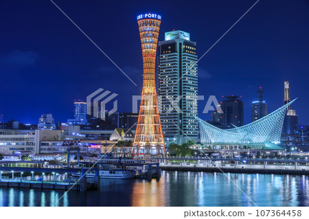 Chuo Ward, Kobe City, Hyogo Prefecture Night view of Kobe Port Tower and Meriken Park 107364458