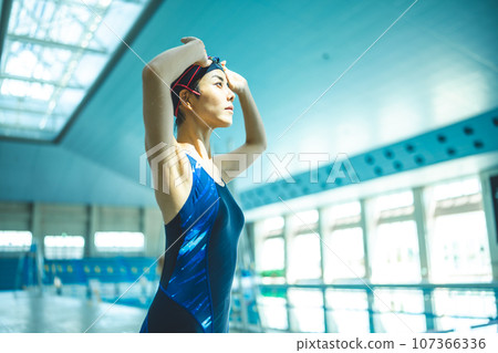 泳池邊的一幕 107366336