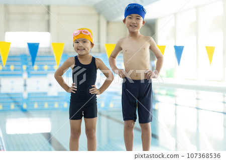 children going to the pool 107368536