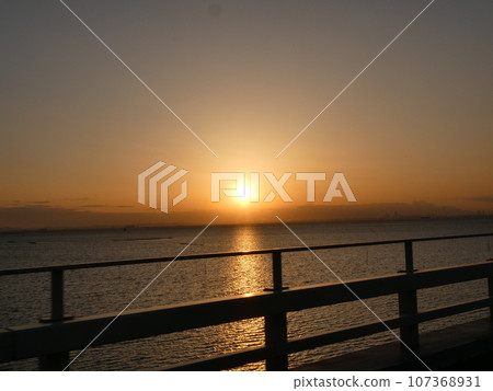 在海上日落 在海上日落 107368931
