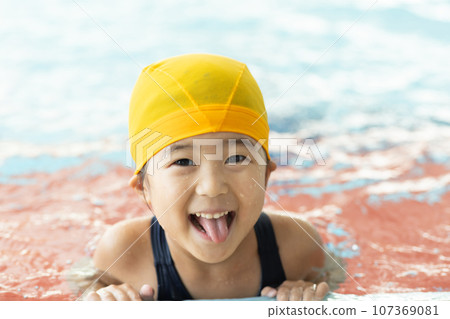 girl going to the pool 107369081