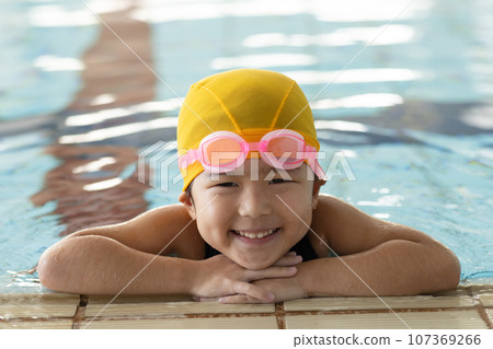cute girl going to the pool 107369266