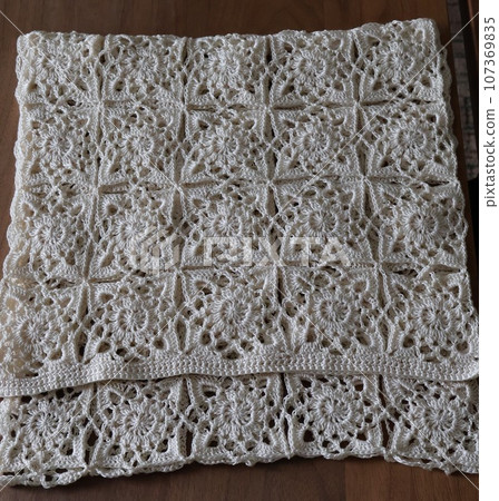 Cotton stole (motif tethered) 107369835
