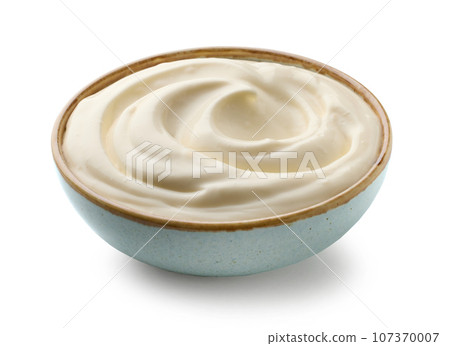 bowl of sour cream 107370007