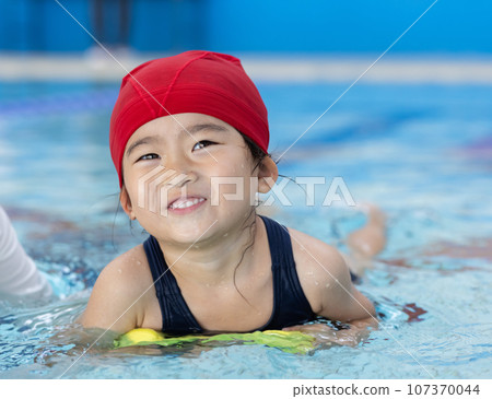 cute girl going to the pool 107370044