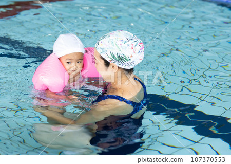 Parent and child enjoying a baby swim Parent and child enjoying a baby swim 107370553