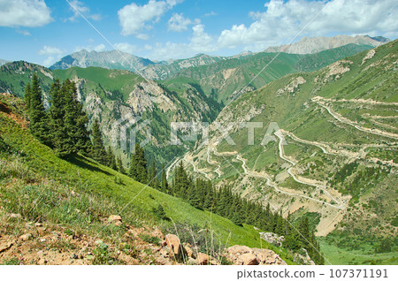 Moldo-Ashuu pass, Kyrgyzstan 107371191