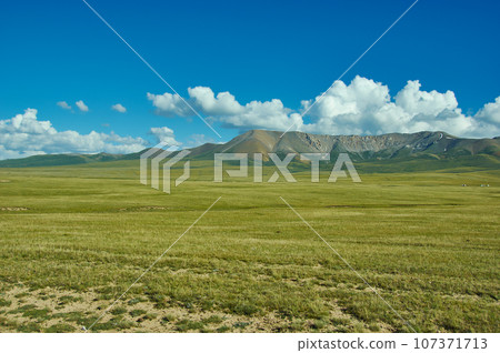 Son Kul mountain lake Son Kul mountain lake 107371713