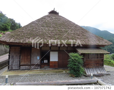 長岡家住宅是一座茅草屋頂的傳統建築，位於三好市山村落合村重要傳統建築群保存地區。 107371742