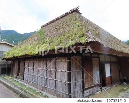 長岡家住宅是一座茅草屋頂的傳統建築，位於三好市山村落合村重要傳統建築群保存地區。 107371743