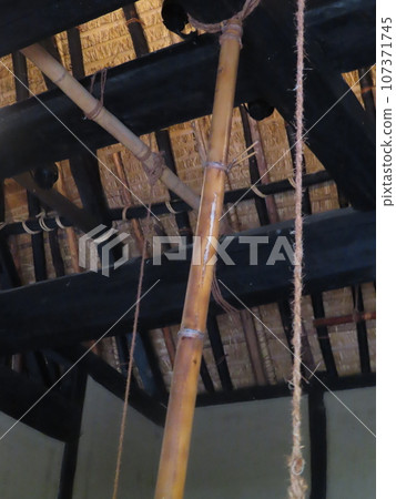 長岡家住宅是一座茅草屋頂的傳統建築,位於三好市山村落合村重要傳統建築群保存地區。 長岡家住宅是一座茅草屋頂的傳統建築,位於三好市山村落合村重要傳統建築群保存地區。 107371745