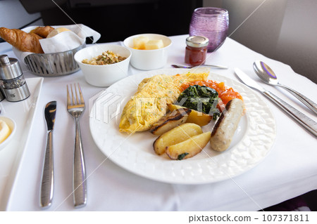 Delicious business class breakfast 107371811